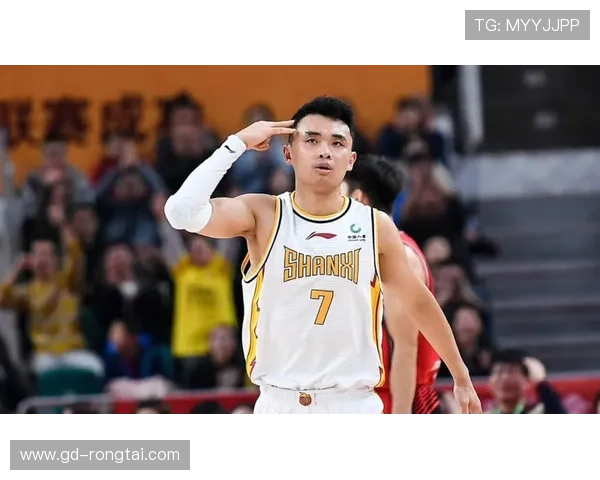 [CBA]琼斯持球背身单打 转身上篮拿下两分.